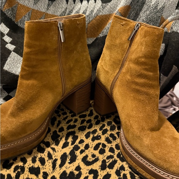 Steve Madden Brown Tan Heeled Boots with Chunky Heel - Picture 4 of 9